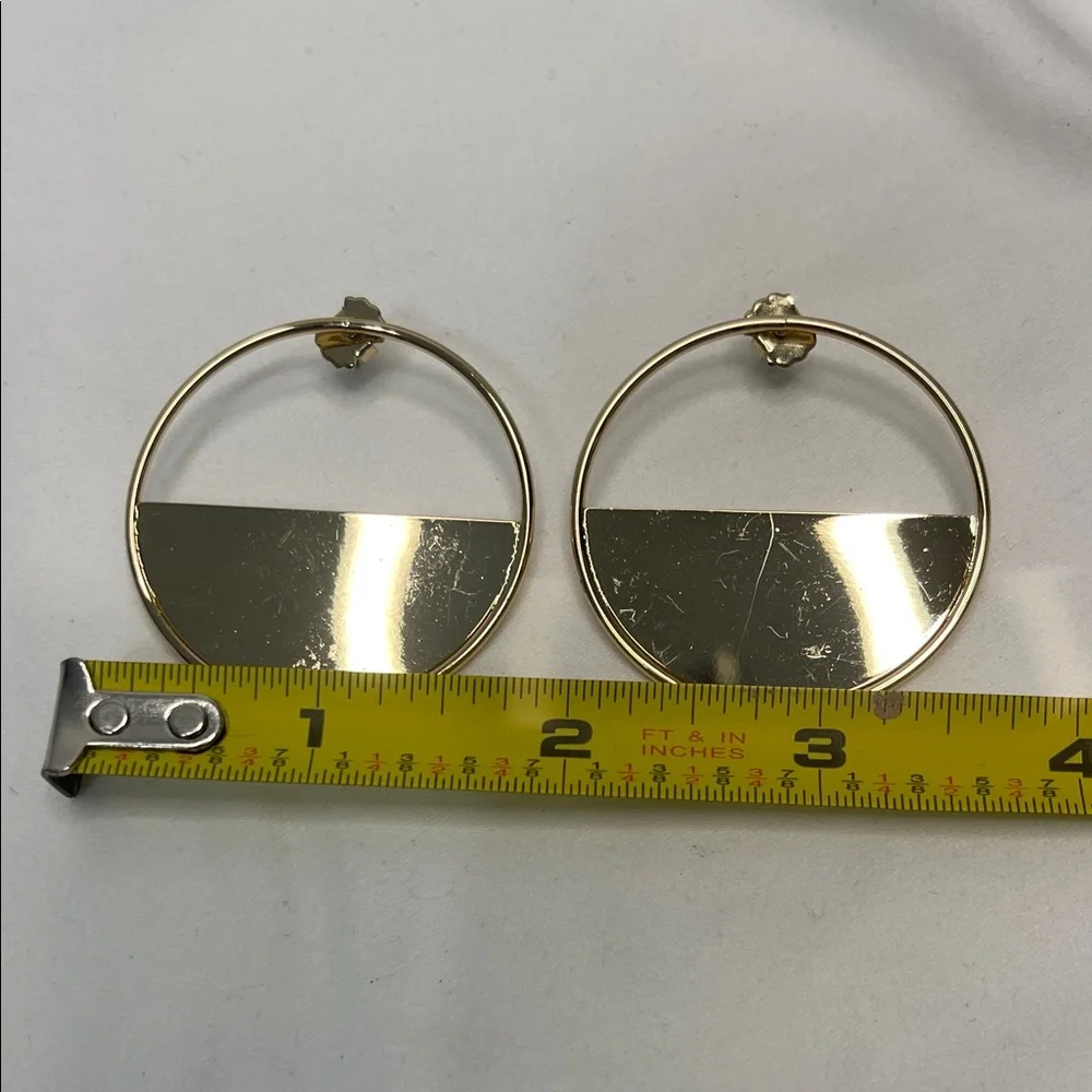 Elegant Gold Hoop Earrings